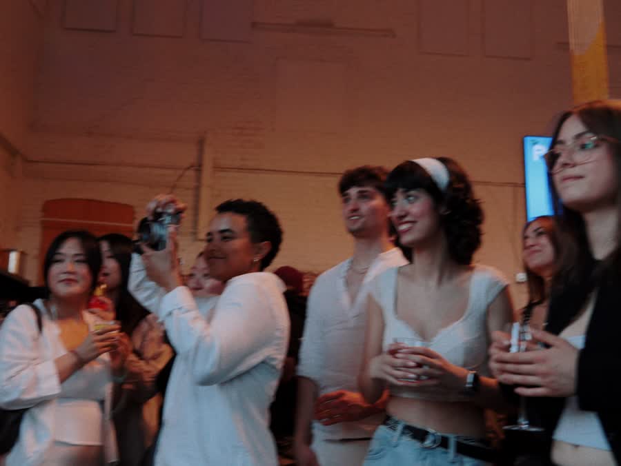Foule et ambiance lors d'un événement.